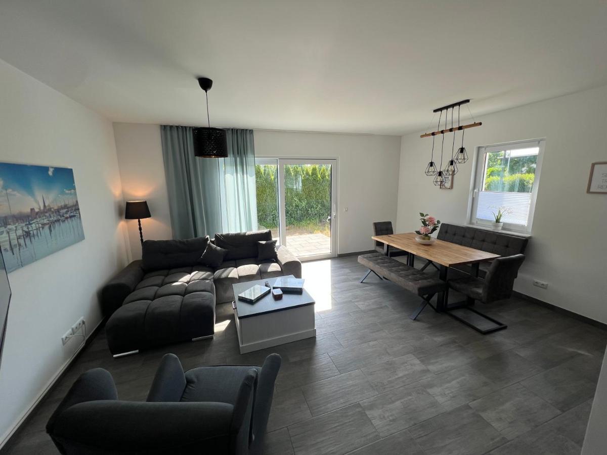 Doppelhaushaelfte Mit Terrasse Villa Elmenhorst/Lichtenhagen Kültér fotó