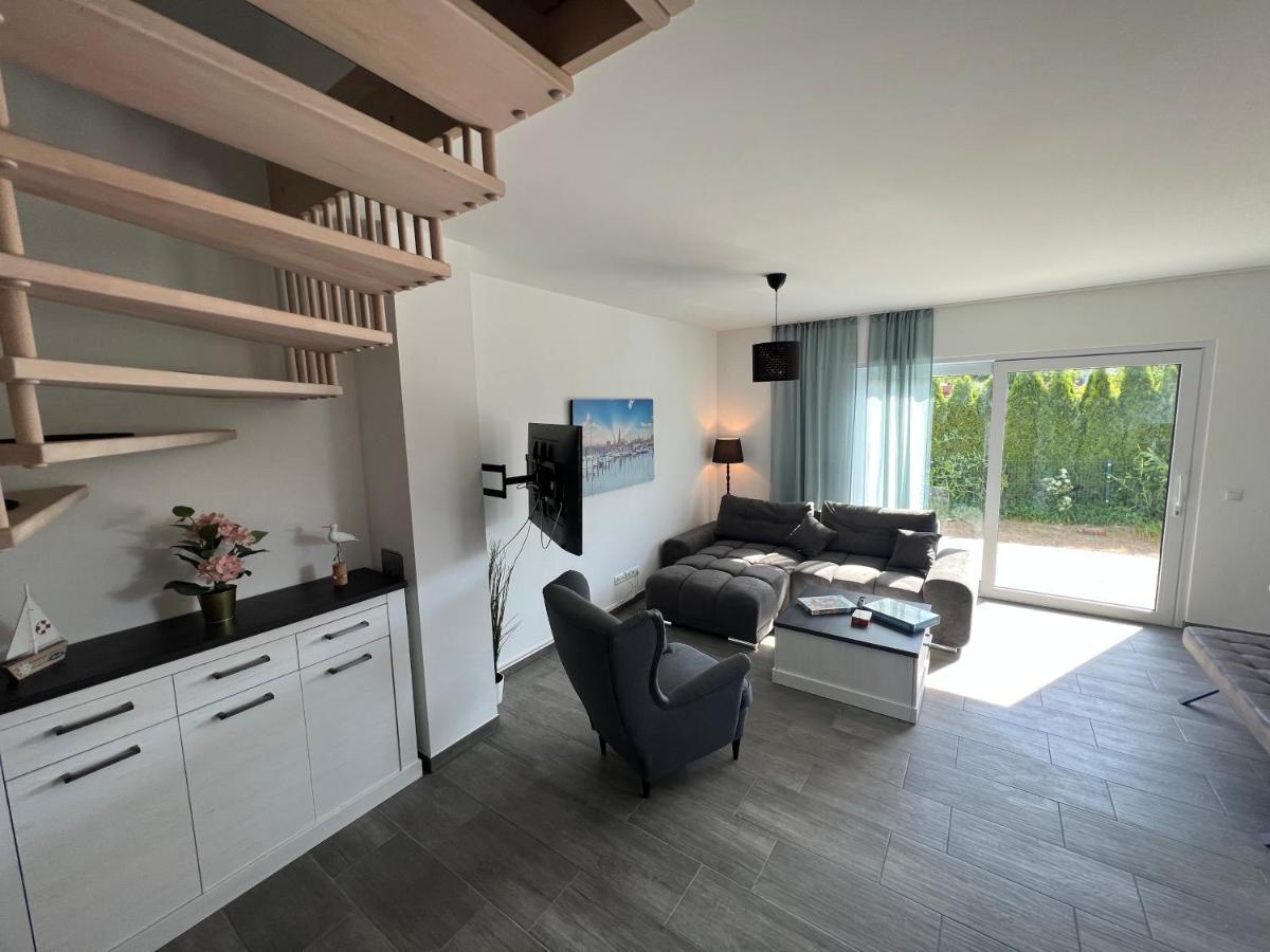 Doppelhaushaelfte Mit Terrasse Villa Elmenhorst/Lichtenhagen Kültér fotó