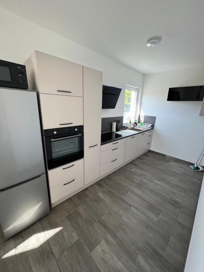 Doppelhaushaelfte Mit Terrasse Villa Elmenhorst/Lichtenhagen Kültér fotó