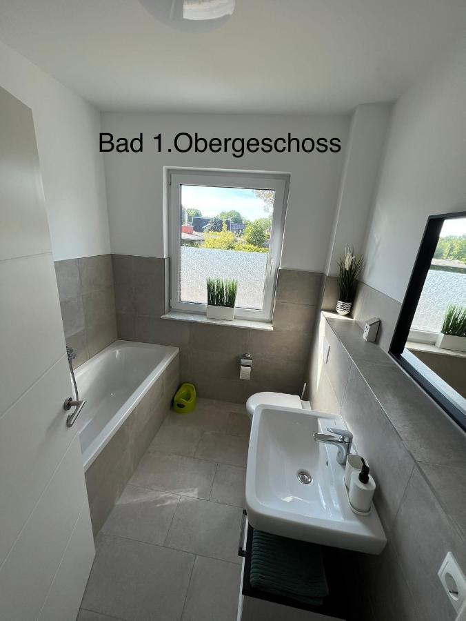 Doppelhaushaelfte Mit Terrasse Villa Elmenhorst/Lichtenhagen Kültér fotó