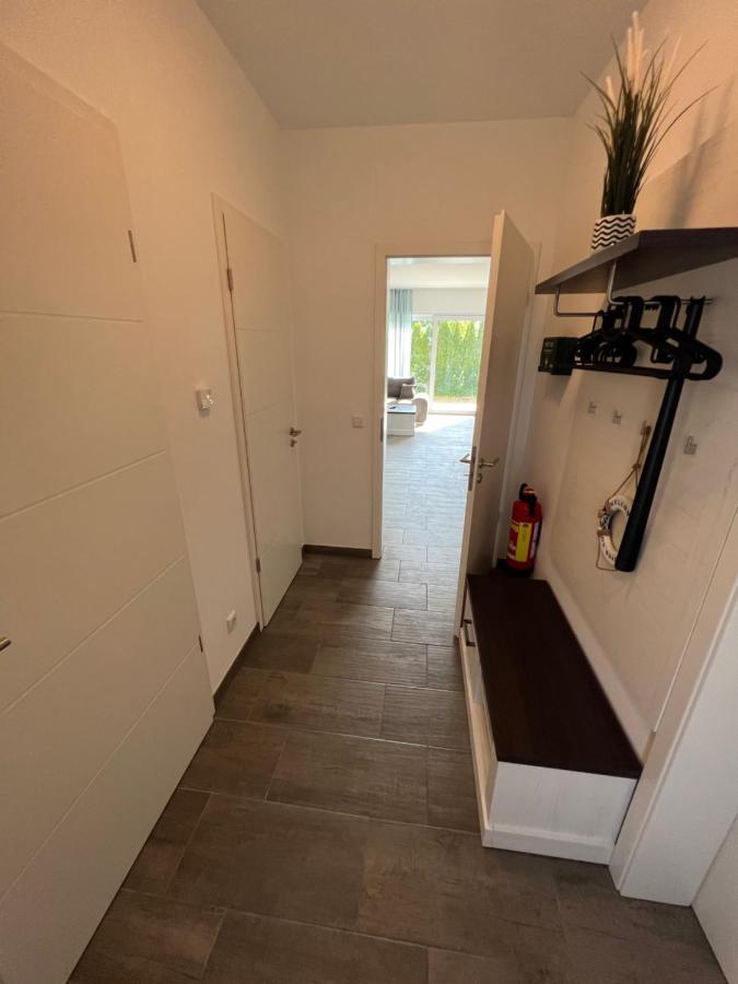 Doppelhaushaelfte Mit Terrasse Villa Elmenhorst/Lichtenhagen Kültér fotó